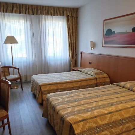 Hotel Galant Венария Реале Екстериор снимка