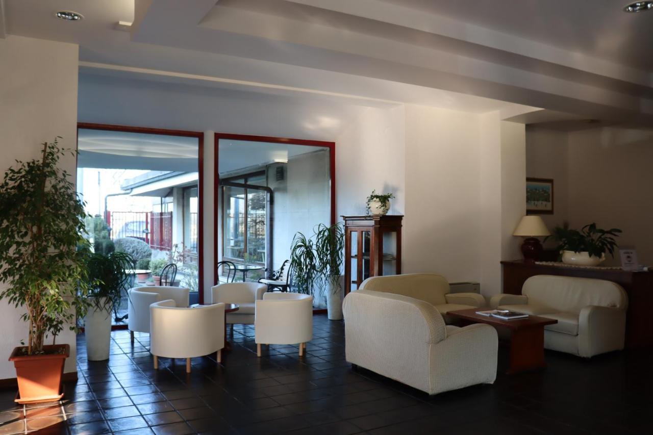 Hotel Galant Венария Реале Екстериор снимка