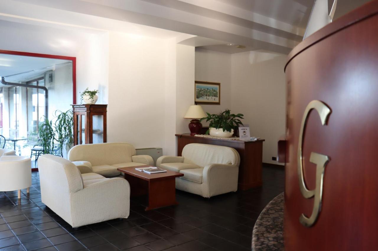 Hotel Galant Венария Реале Екстериор снимка