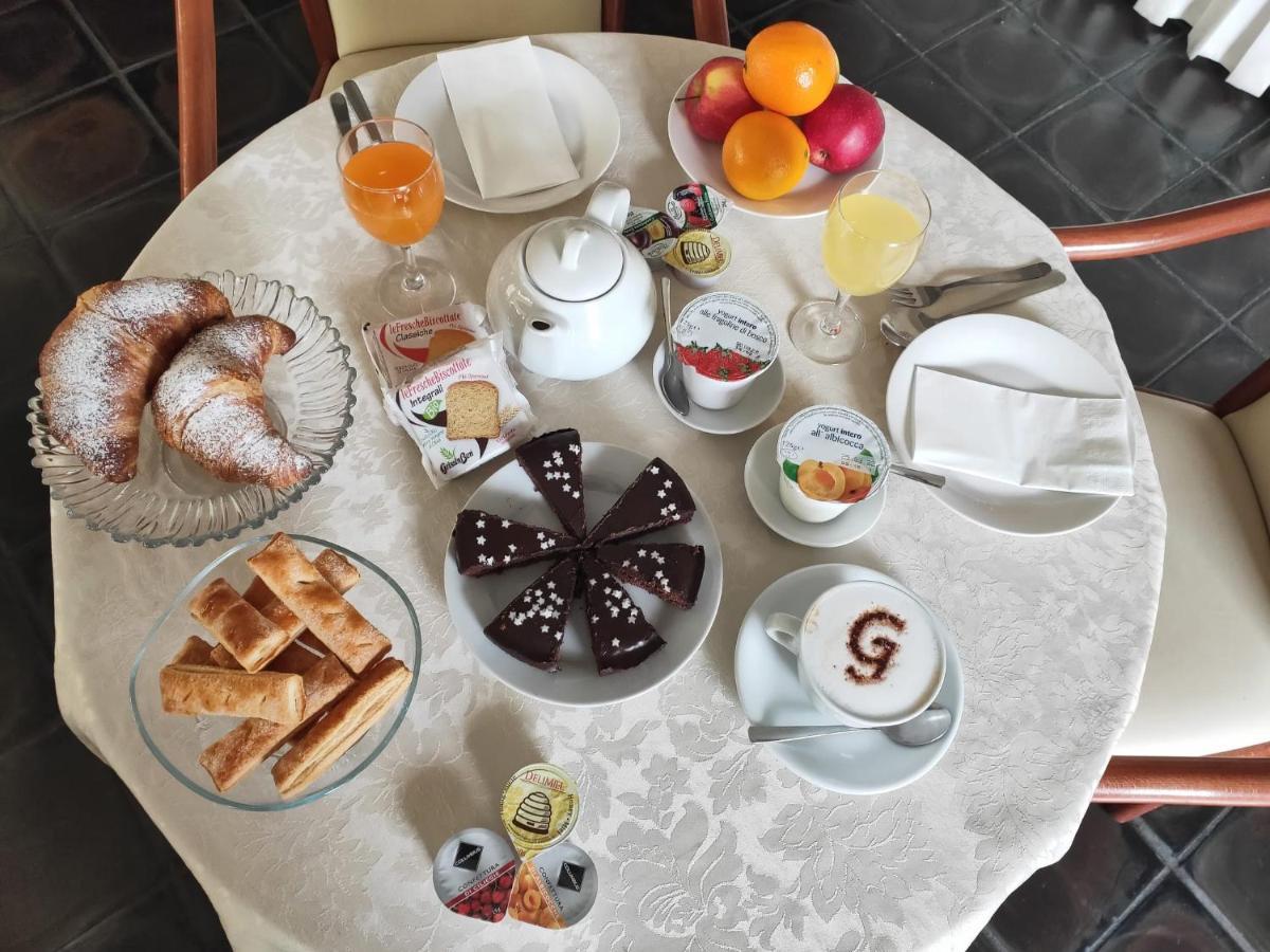 Hotel Galant Венария Реале Екстериор снимка