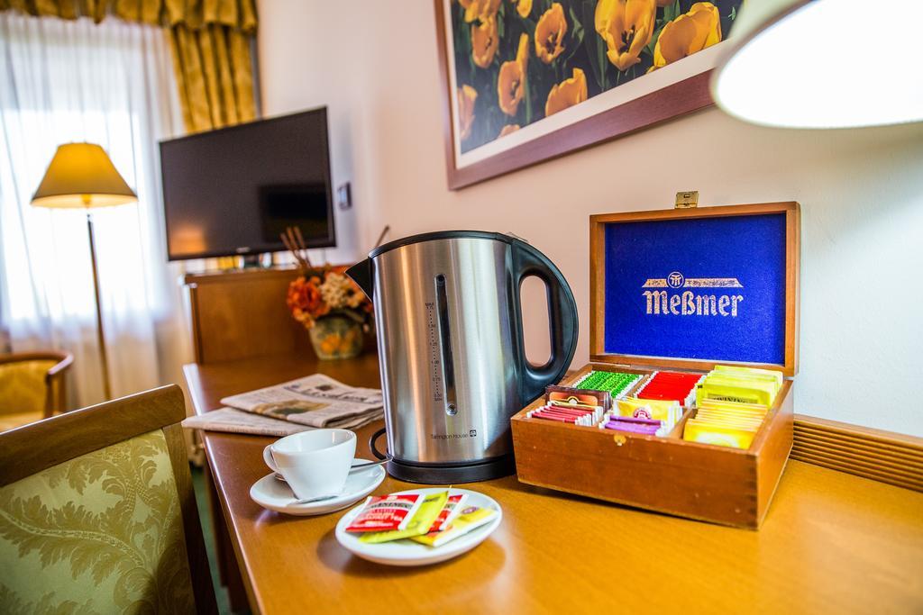 Hotel Galant Венария Реале Екстериор снимка