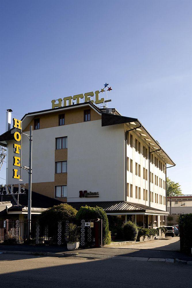 Hotel Galant Венария Реале Екстериор снимка