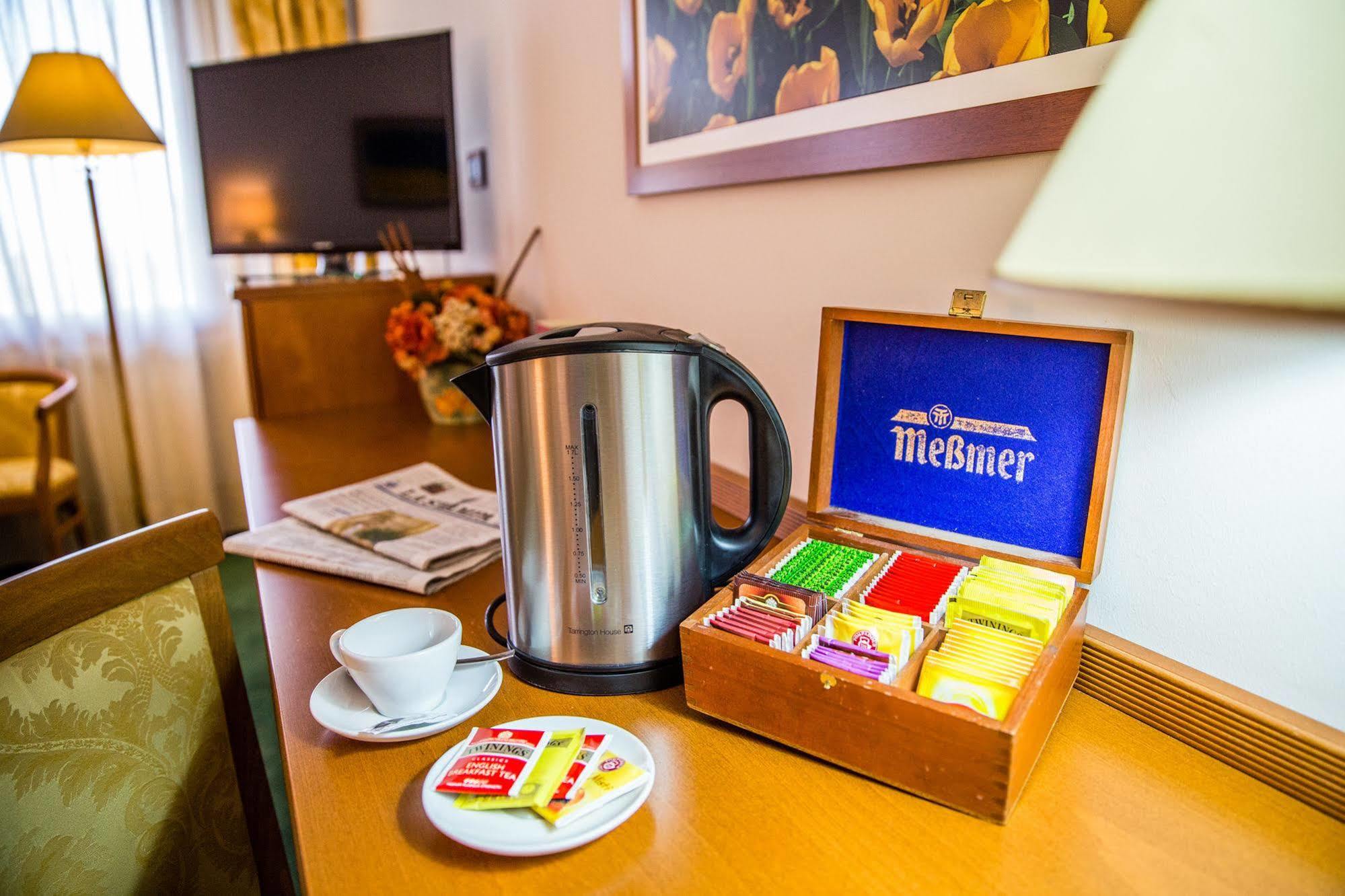 Hotel Galant Венария Реале Екстериор снимка