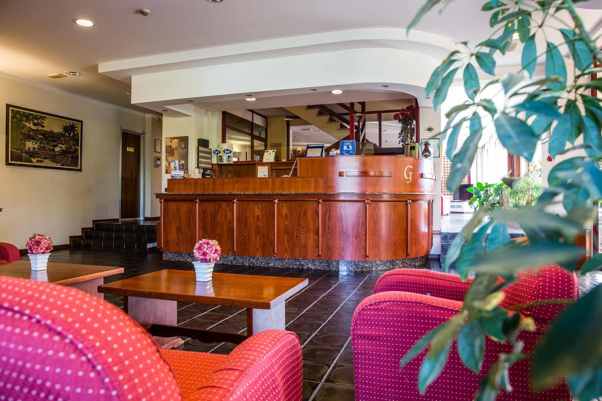 Hotel Galant Венария Реале Екстериор снимка