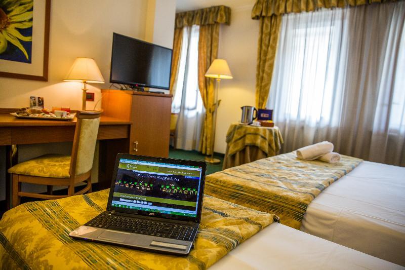Hotel Galant Венария Реале Екстериор снимка